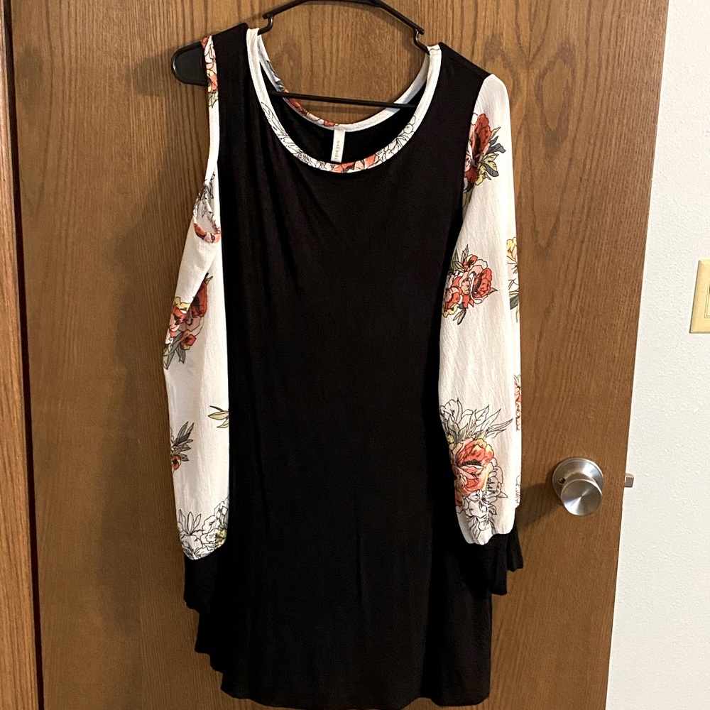 Mai Soli Cold shoulder shirt